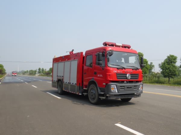 东风新款6-7方水罐消防车